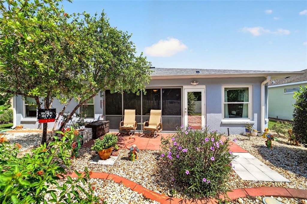 For Sale: $325,000 (3 beds, 2 baths, 1647 Square Feet)
