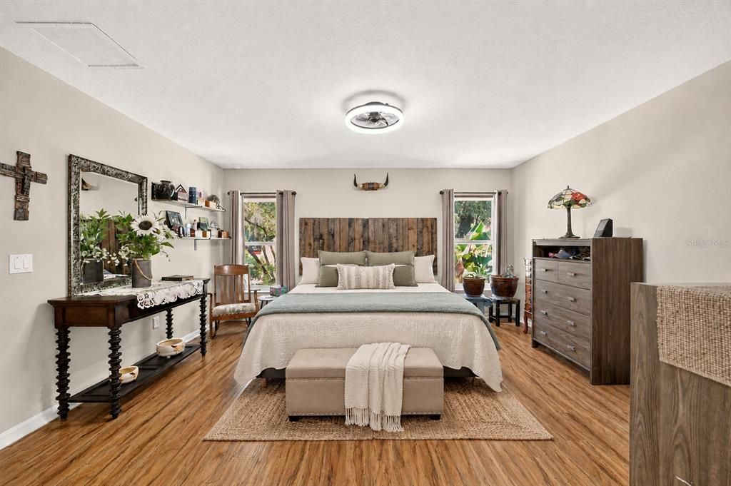 For Sale: $325,000 (3 beds, 2 baths, 1647 Square Feet)