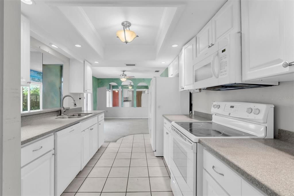 For Sale: $219,000 (2 beds, 2 baths, 1913 Square Feet)
