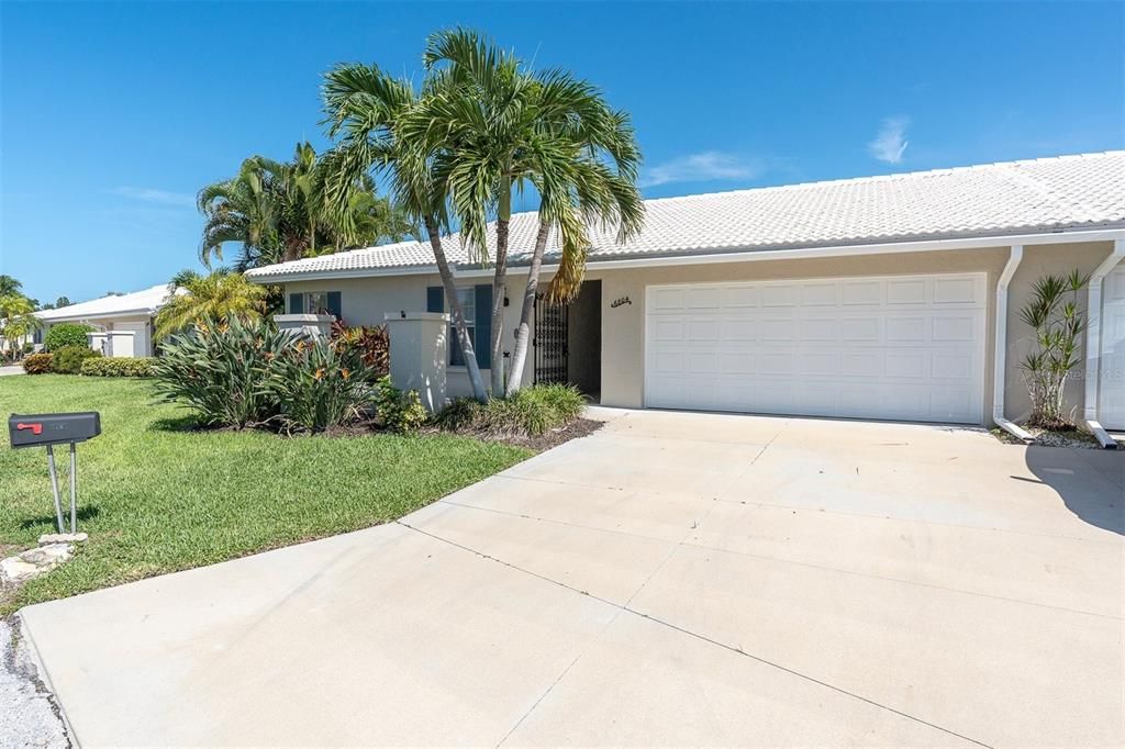 For Sale: $219,000 (2 beds, 2 baths, 1913 Square Feet)