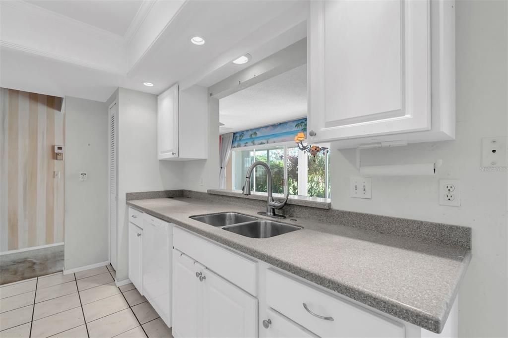 For Sale: $219,000 (2 beds, 2 baths, 1913 Square Feet)