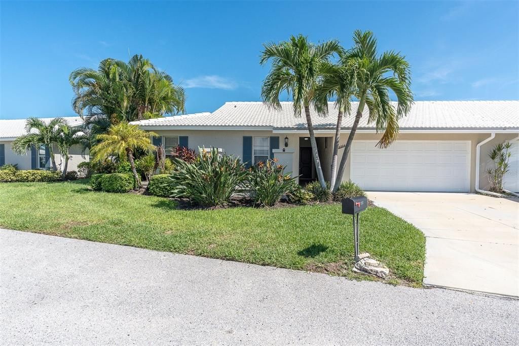 For Sale: $219,000 (2 beds, 2 baths, 1913 Square Feet)
