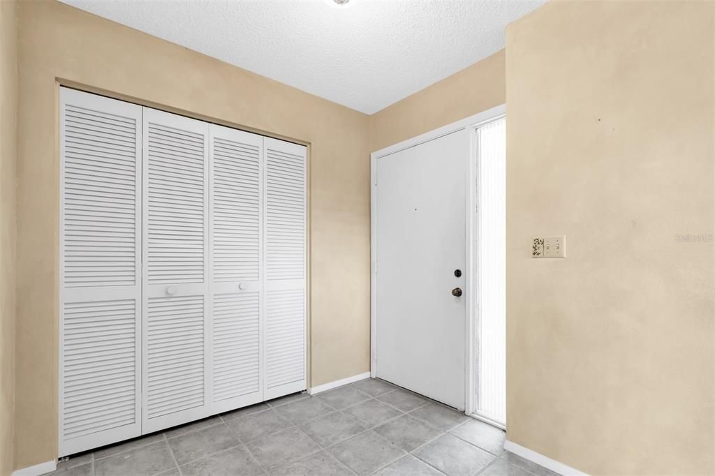 For Sale: $219,000 (2 beds, 2 baths, 1913 Square Feet)