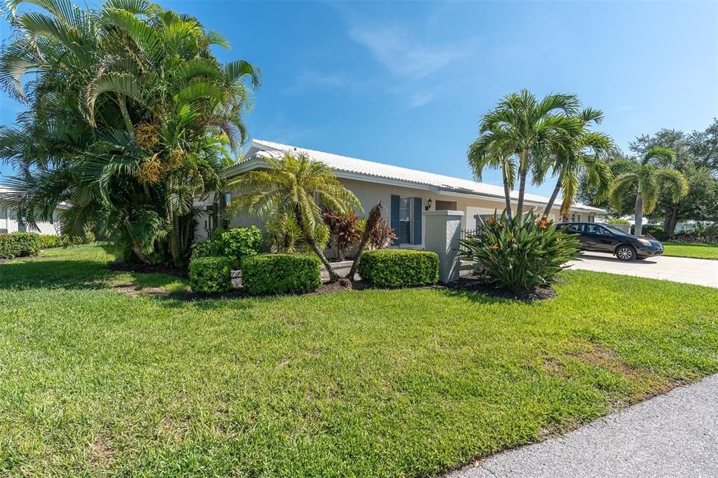 For Sale: $219,000 (2 beds, 2 baths, 1913 Square Feet)