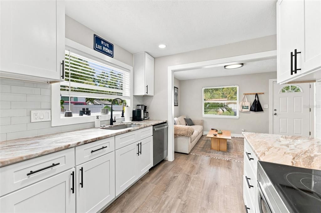 En Venta: $395,000 (2 camas, 1 baños, 832 Pies cuadrados)