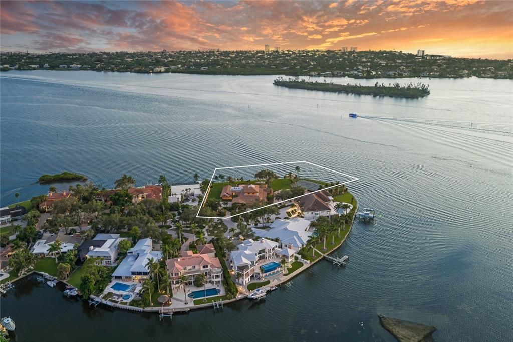 For Sale: $11,375,000 (4 beds, 6 baths, 10234 Square Feet)