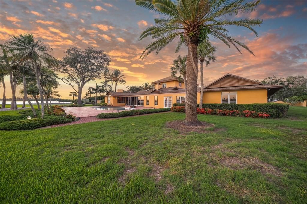 For Sale: $11,375,000 (4 beds, 6 baths, 10234 Square Feet)