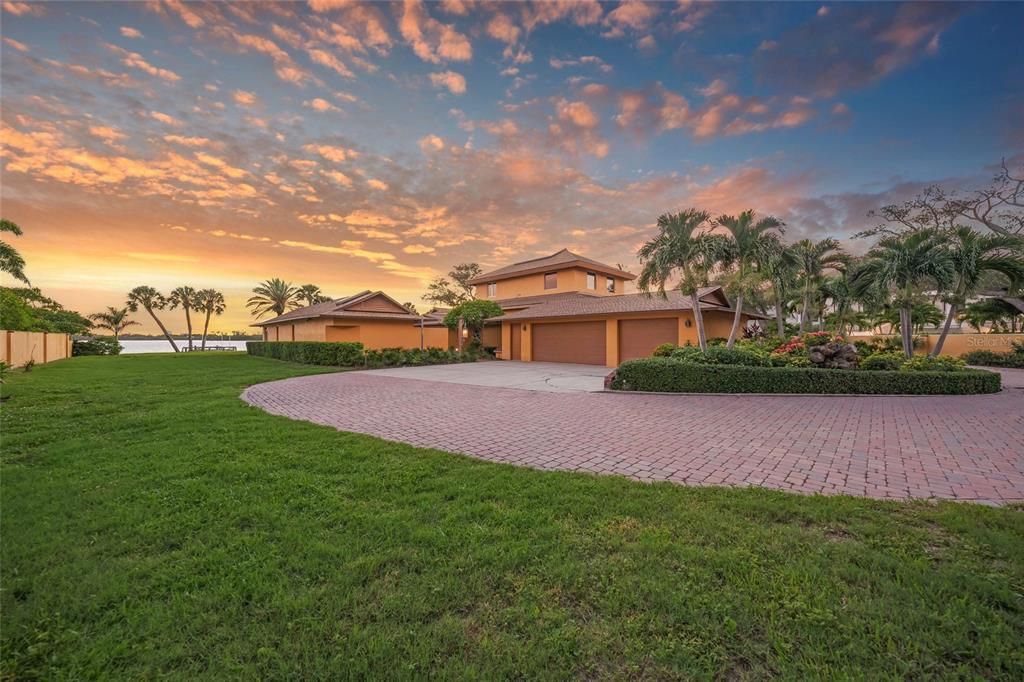 For Sale: $11,375,000 (4 beds, 6 baths, 10234 Square Feet)