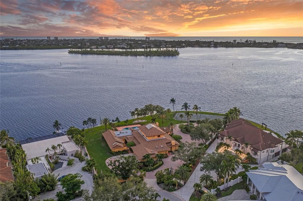 For Sale: $11,375,000 (4 beds, 6 baths, 10234 Square Feet)