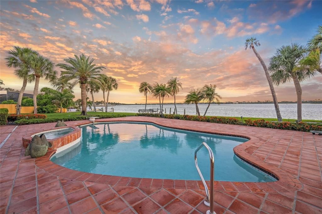 For Sale: $11,375,000 (4 beds, 6 baths, 10234 Square Feet)