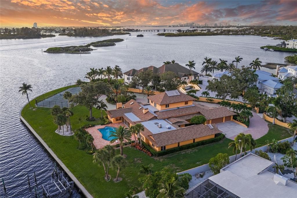 For Sale: $11,375,000 (4 beds, 6 baths, 10234 Square Feet)