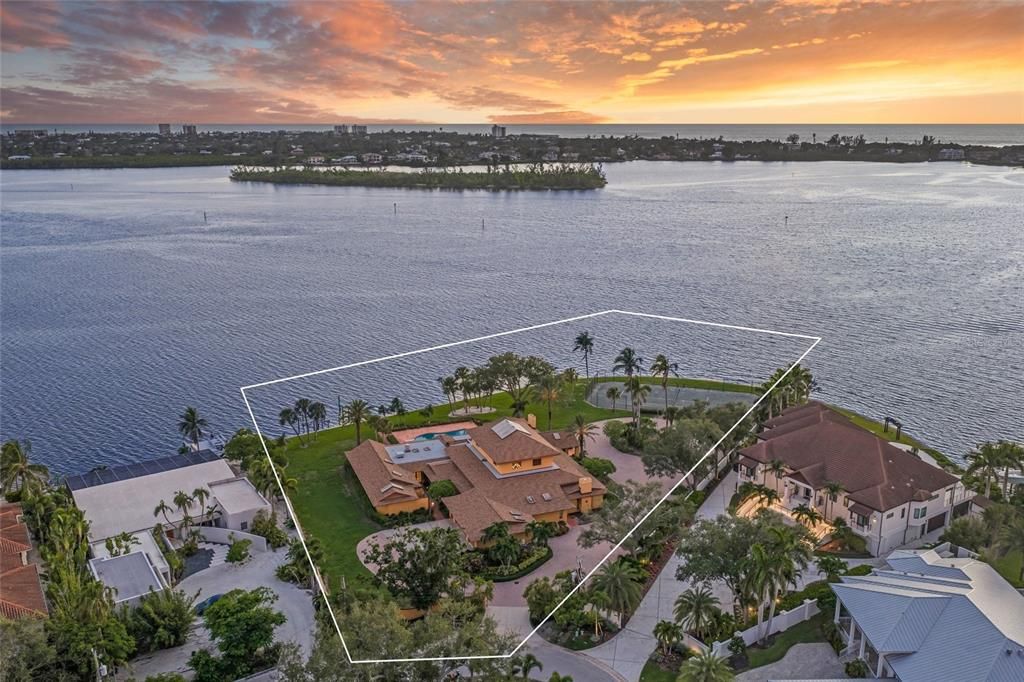 For Sale: $11,375,000 (4 beds, 6 baths, 10234 Square Feet)