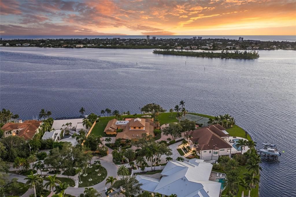 For Sale: $11,375,000 (4 beds, 6 baths, 10234 Square Feet)