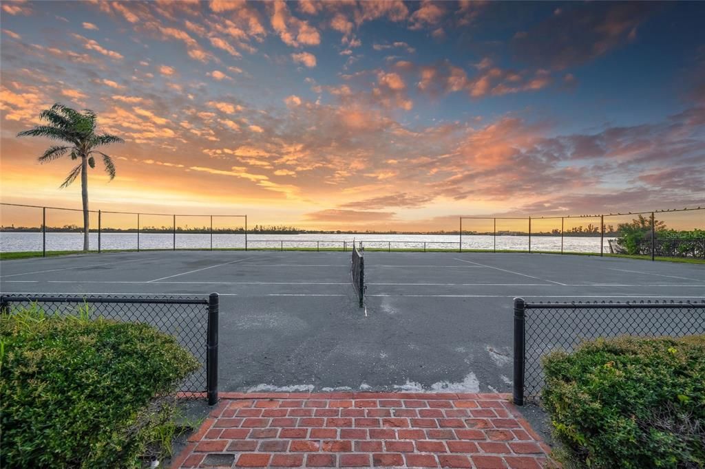 For Sale: $11,375,000 (4 beds, 6 baths, 10234 Square Feet)