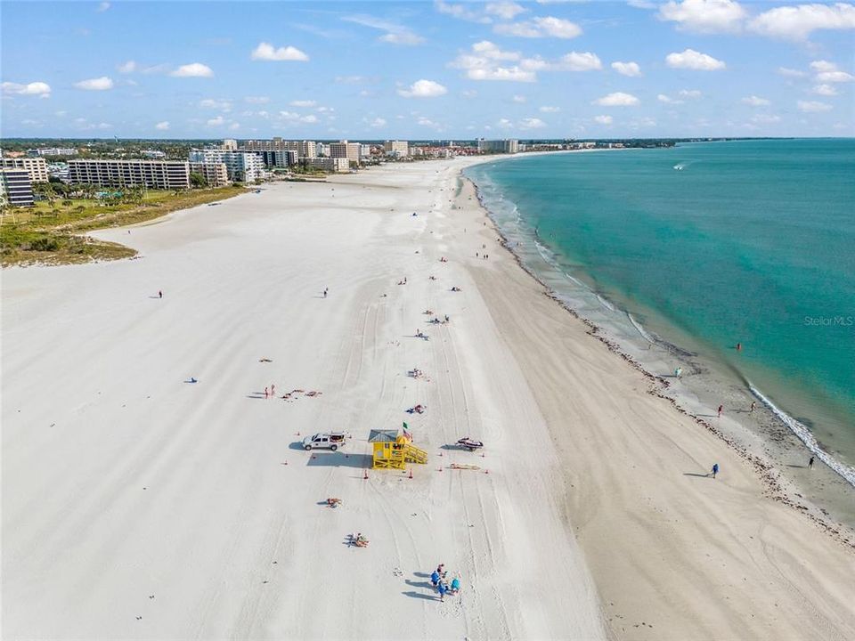 For Sale: $11,375,000 (4 beds, 6 baths, 10234 Square Feet)
