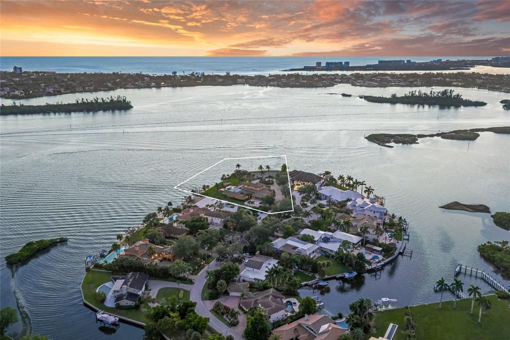 For Sale: $11,375,000 (4 beds, 6 baths, 10234 Square Feet)