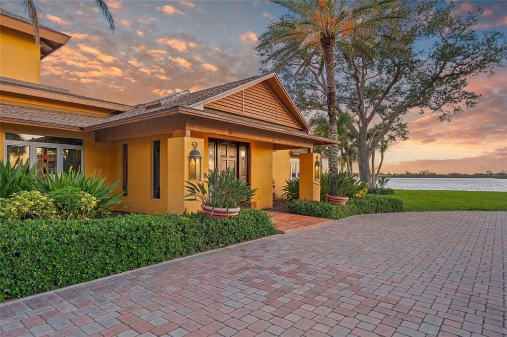 For Sale: $11,375,000 (4 beds, 6 baths, 10234 Square Feet)