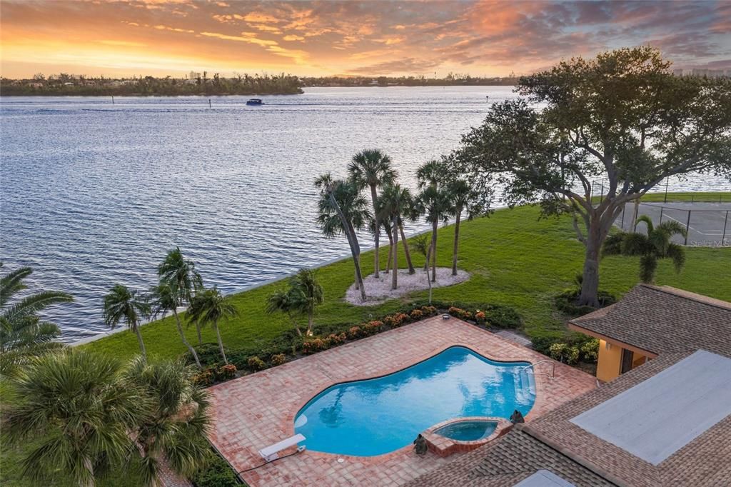 For Sale: $11,375,000 (4 beds, 6 baths, 10234 Square Feet)