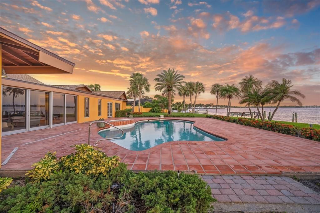 For Sale: $11,375,000 (4 beds, 6 baths, 10234 Square Feet)
