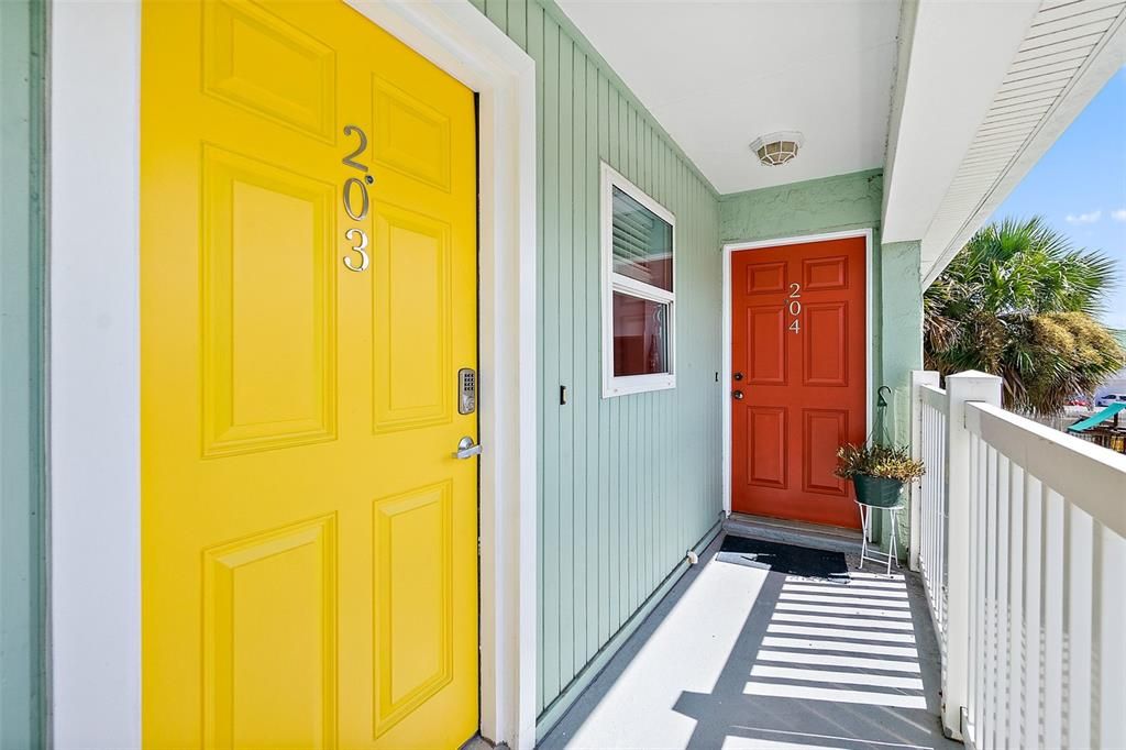 For Rent: $1,850 (2 beds, 1 baths, 800 Square Feet)