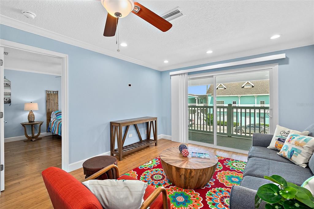 For Rent: $1,850 (2 beds, 1 baths, 800 Square Feet)