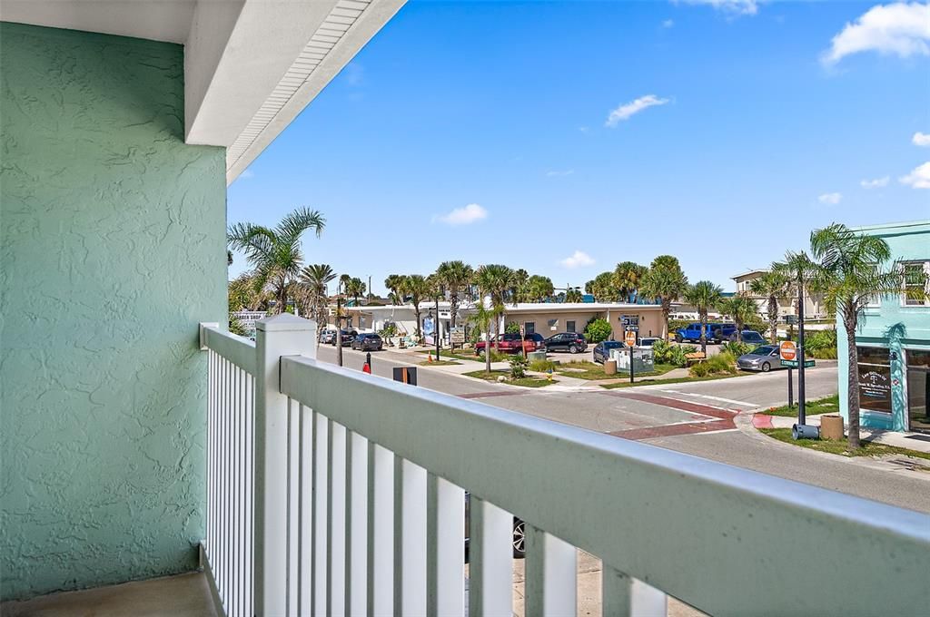 For Rent: $1,850 (2 beds, 1 baths, 800 Square Feet)