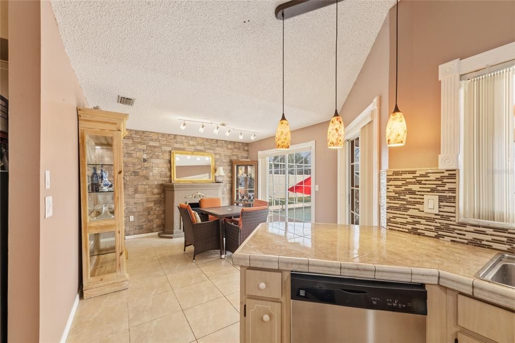 For Sale: $450,000 (4 beds, 3 baths, 2774 Square Feet)