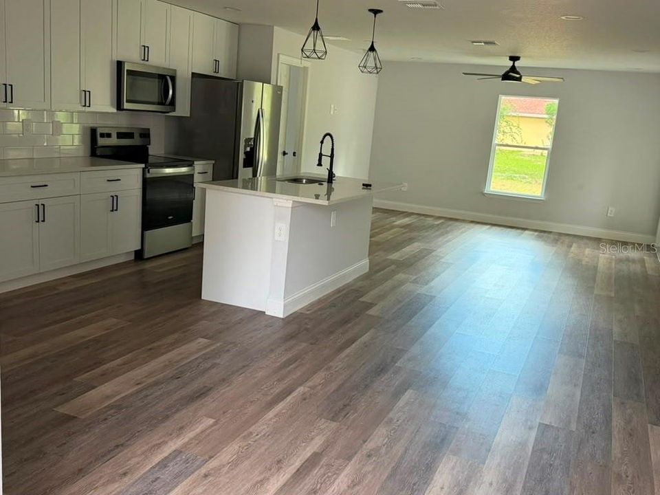 For Sale: $257,000 (3 beds, 2 baths, 1411 Square Feet)