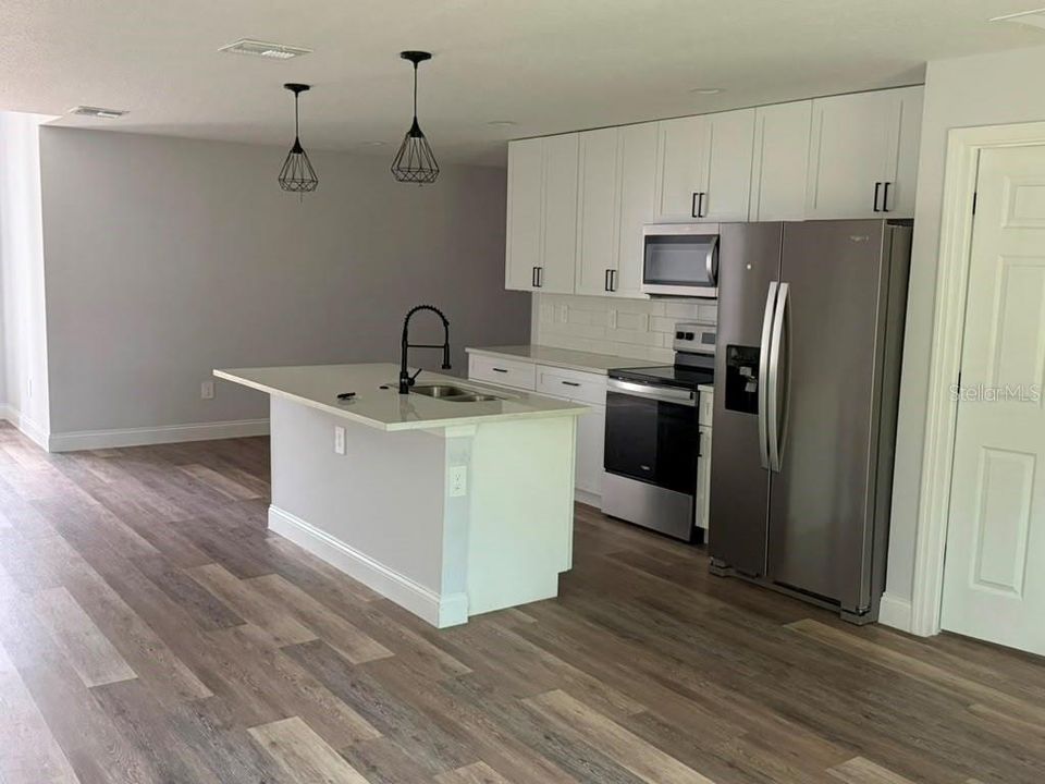 For Sale: $257,000 (3 beds, 2 baths, 1411 Square Feet)
