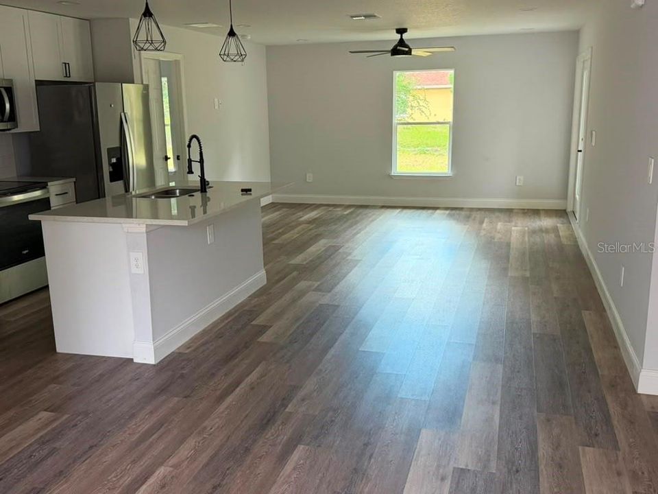 For Sale: $257,000 (3 beds, 2 baths, 1411 Square Feet)