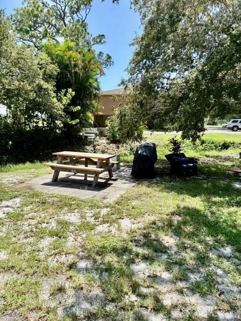 For Rent: $1,750 (2 beds, 1 baths, 723 Square Feet)