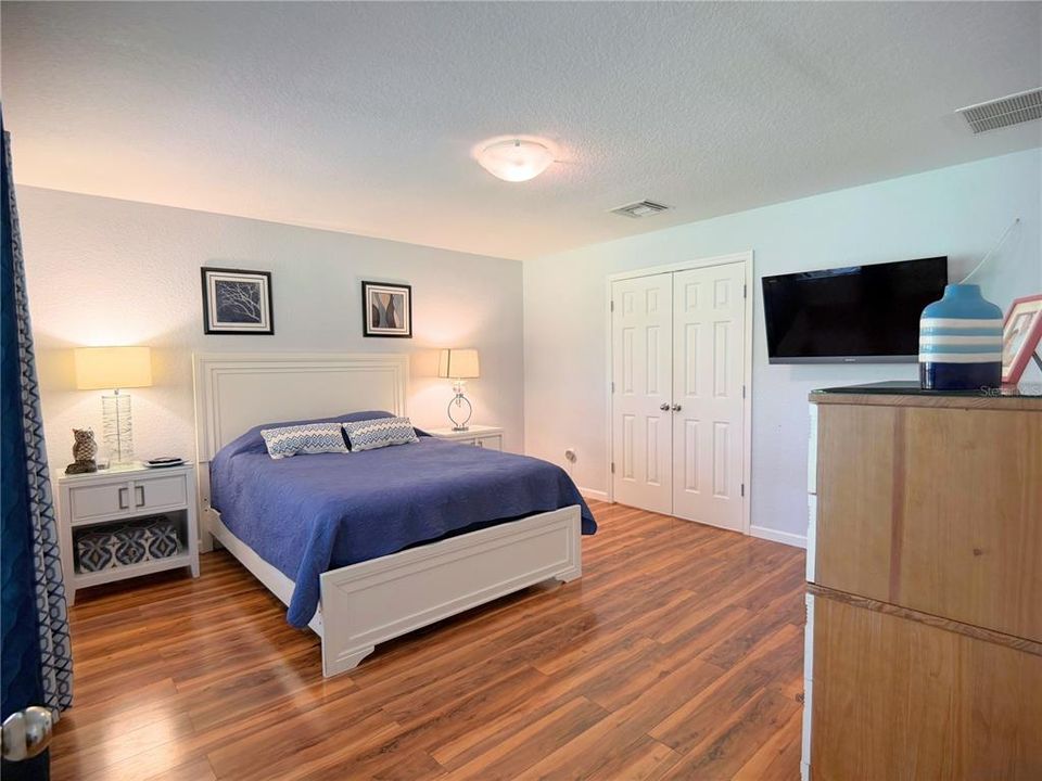 For Sale: $279,000 (3 beds, 2 baths, 1593 Square Feet)