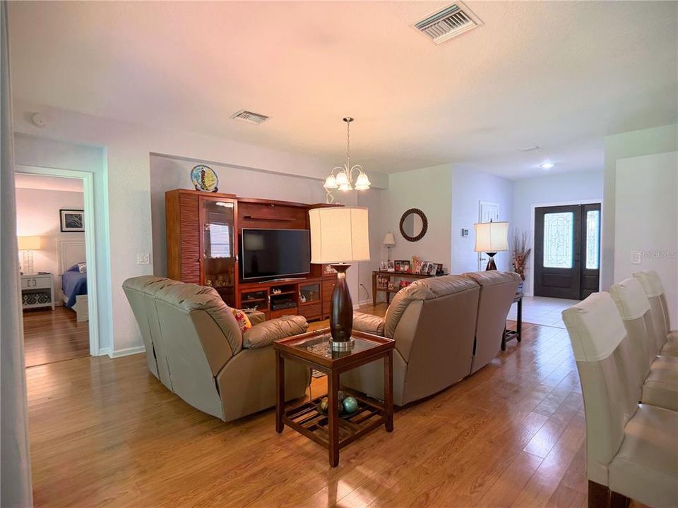 For Sale: $279,000 (3 beds, 2 baths, 1593 Square Feet)