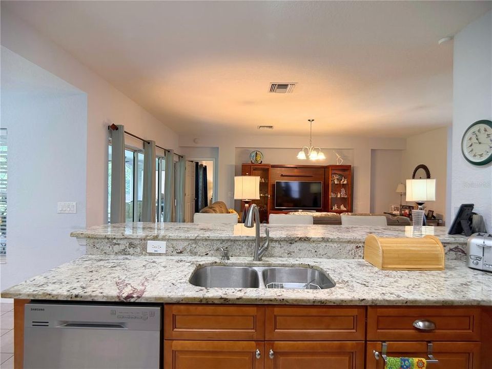 For Sale: $279,000 (3 beds, 2 baths, 1593 Square Feet)
