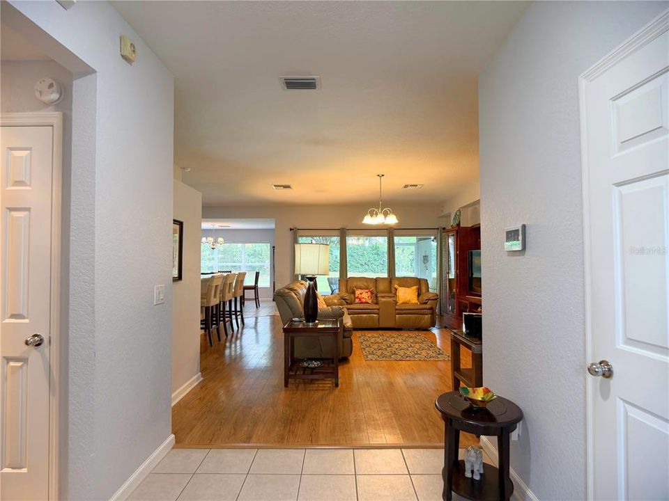 For Sale: $279,000 (3 beds, 2 baths, 1593 Square Feet)