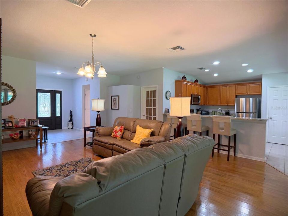For Sale: $279,000 (3 beds, 2 baths, 1593 Square Feet)