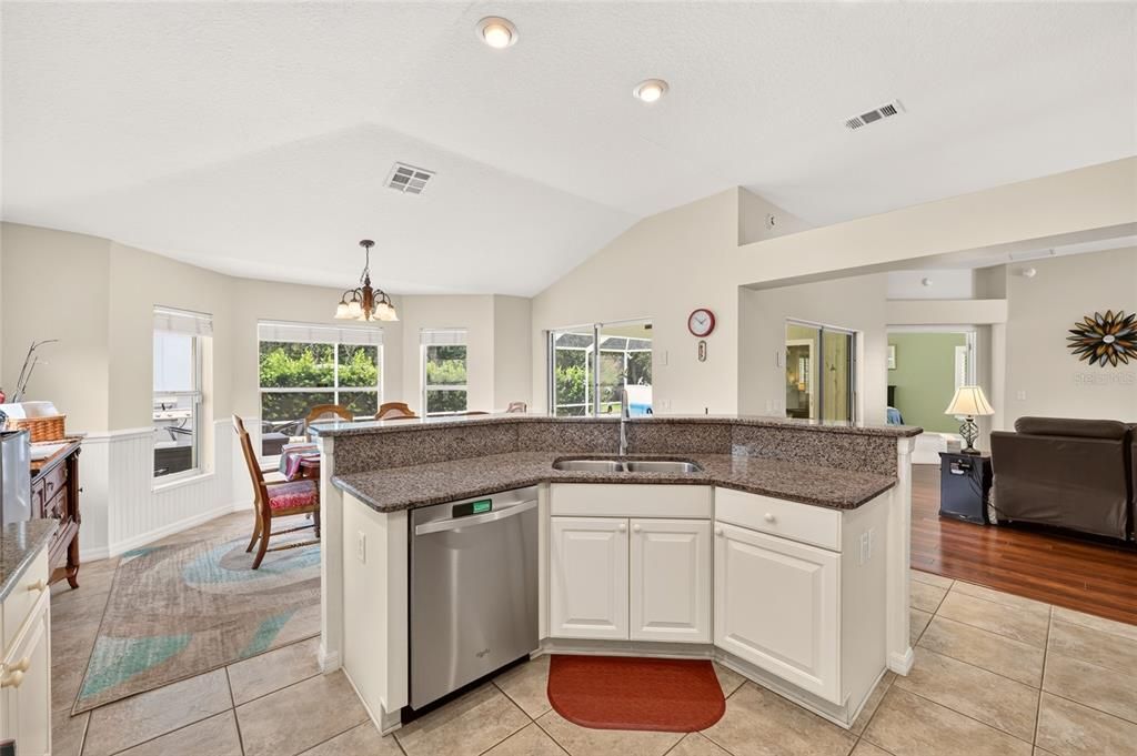 For Sale: $475,000 (2 beds, 2 baths, 1824 Square Feet)