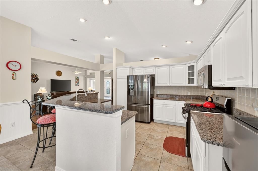 For Sale: $475,000 (2 beds, 2 baths, 1824 Square Feet)