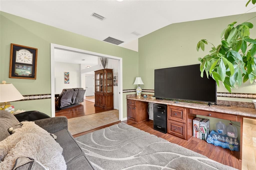 For Sale: $475,000 (2 beds, 2 baths, 1824 Square Feet)