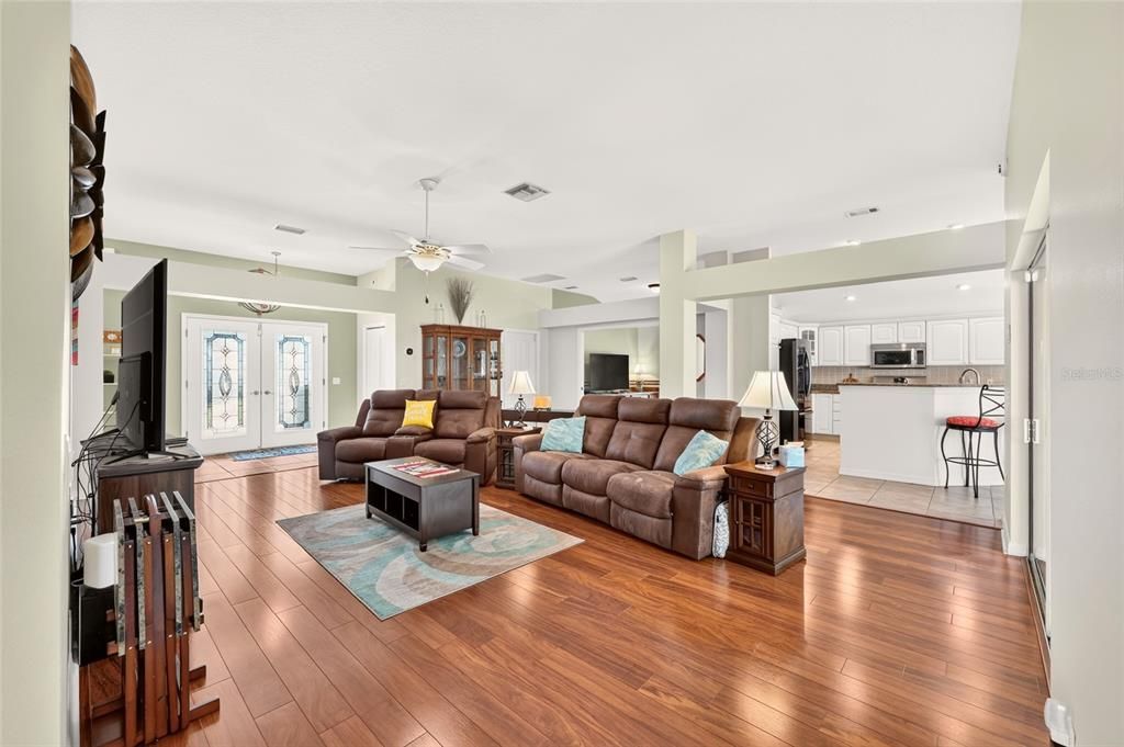 For Sale: $475,000 (2 beds, 2 baths, 1824 Square Feet)