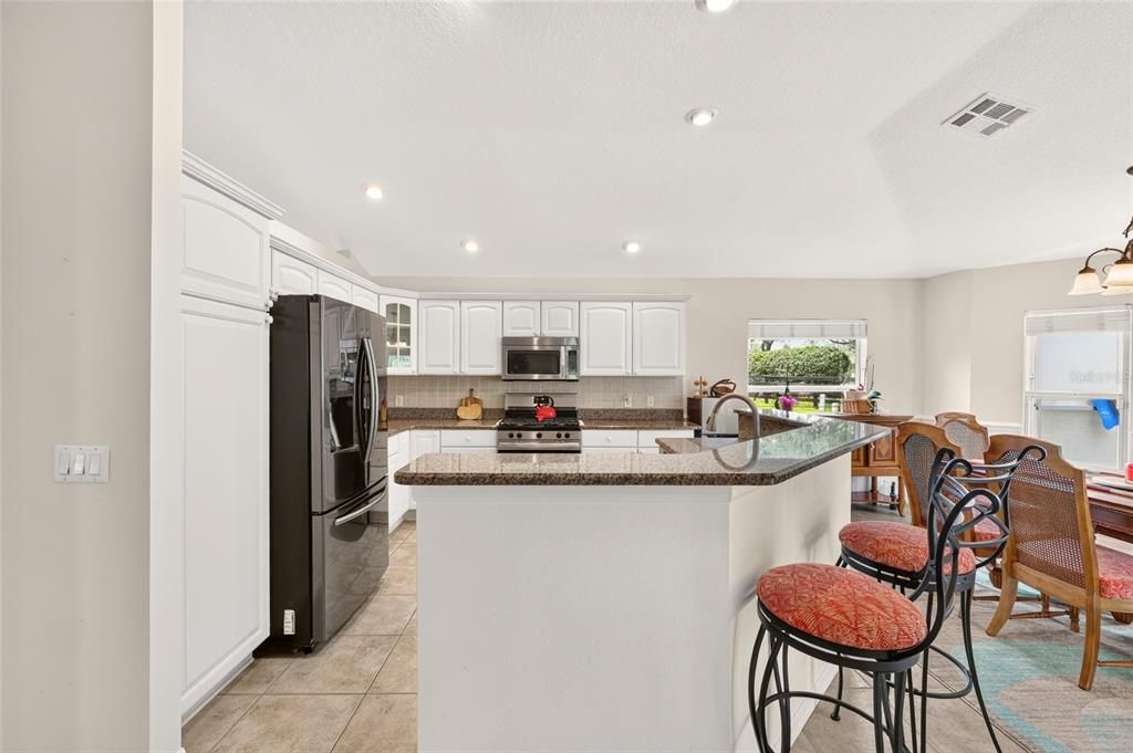 For Sale: $475,000 (2 beds, 2 baths, 1824 Square Feet)