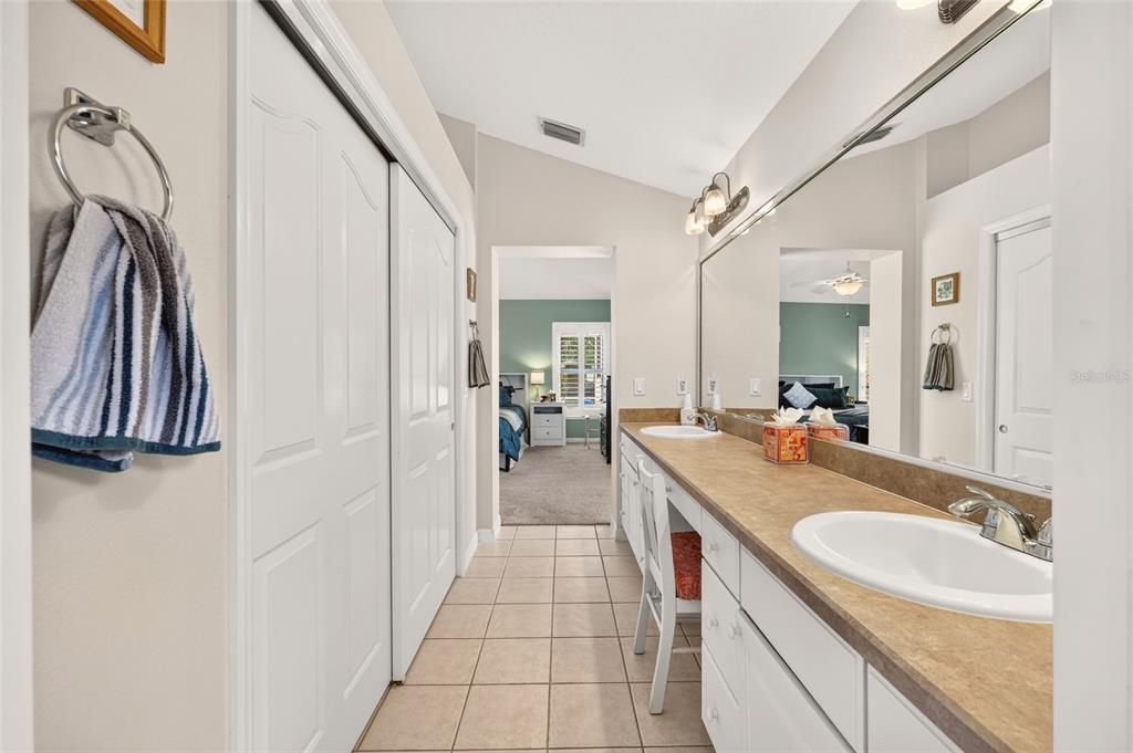 For Sale: $475,000 (2 beds, 2 baths, 1824 Square Feet)
