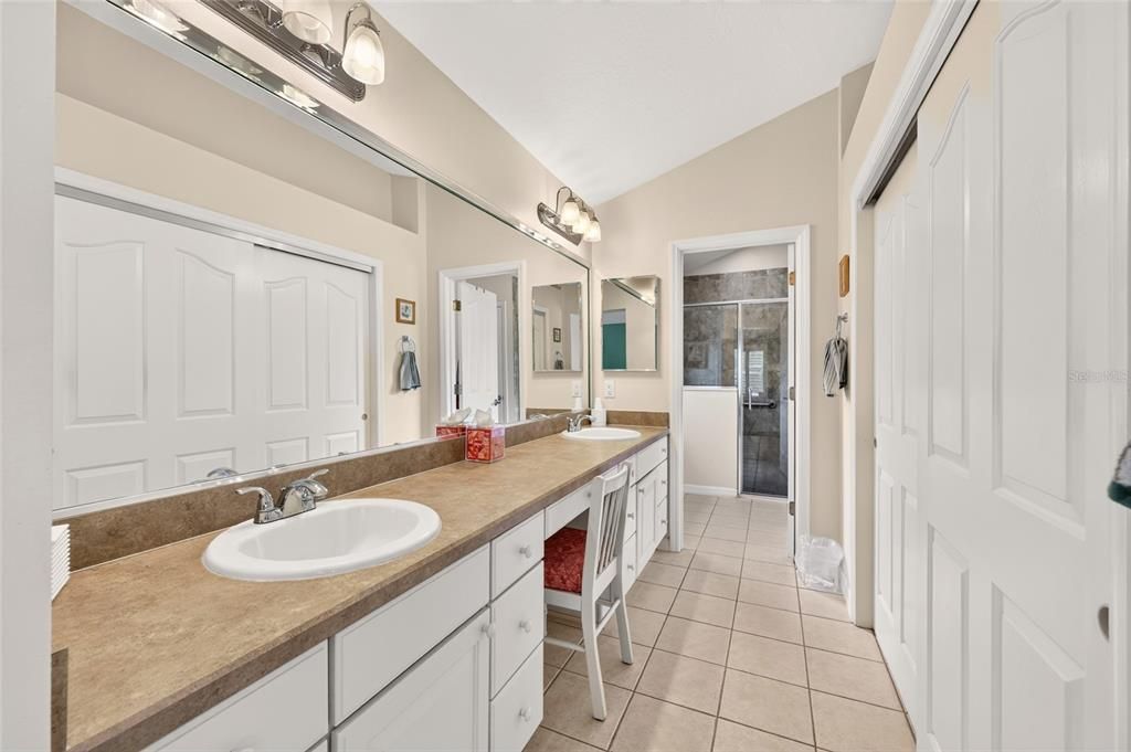 For Sale: $475,000 (2 beds, 2 baths, 1824 Square Feet)