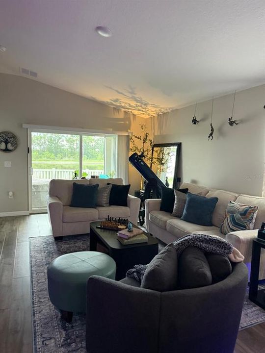 For Sale: $362,000 (3 beds, 2 baths, 1615 Square Feet)