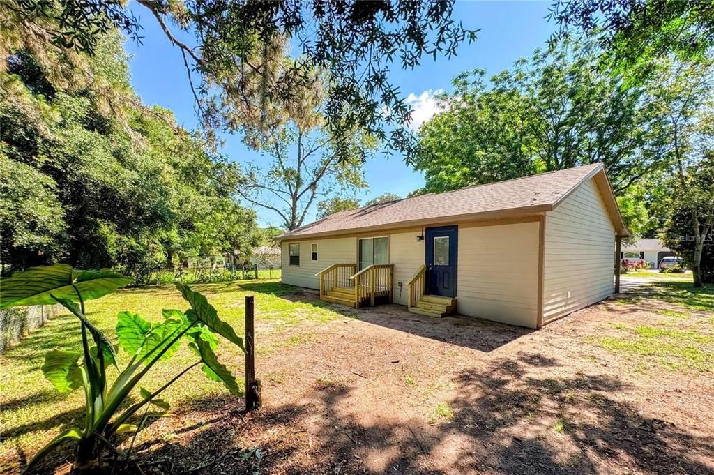 For Rent: $1,700 (3 beds, 2 baths, 1305 Square Feet)