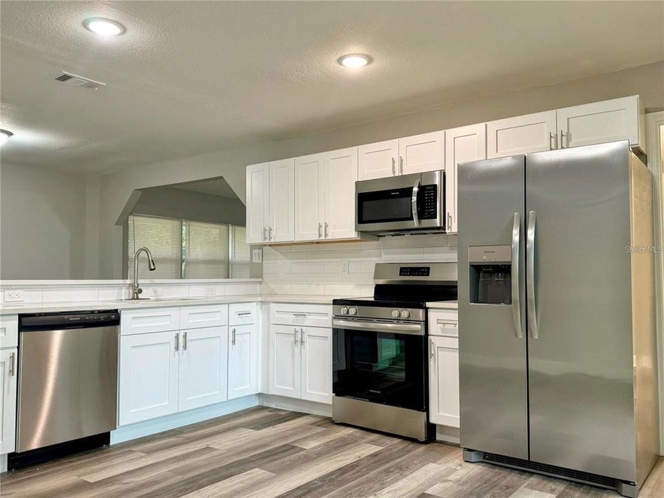 For Rent: $1,700 (3 beds, 2 baths, 1305 Square Feet)