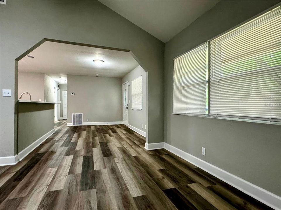 For Rent: $1,700 (3 beds, 2 baths, 1305 Square Feet)