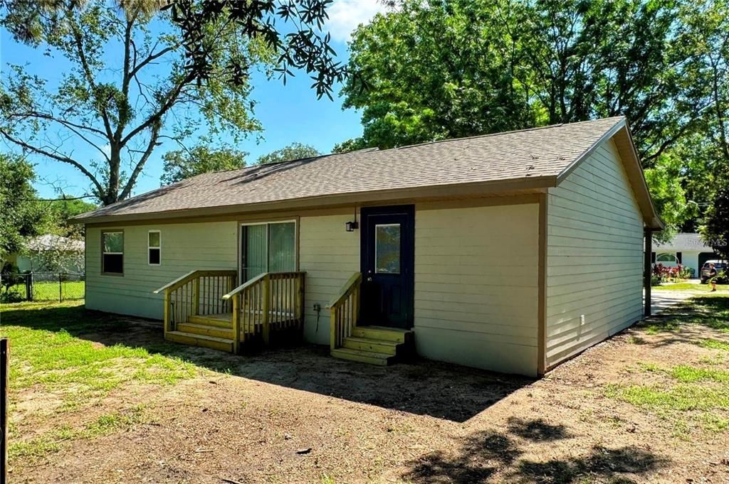 For Rent: $1,700 (3 beds, 2 baths, 1305 Square Feet)