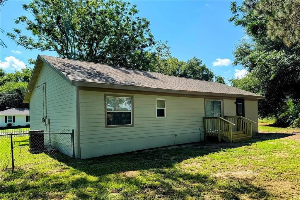 For Rent: $1,700 (3 beds, 2 baths, 1305 Square Feet)