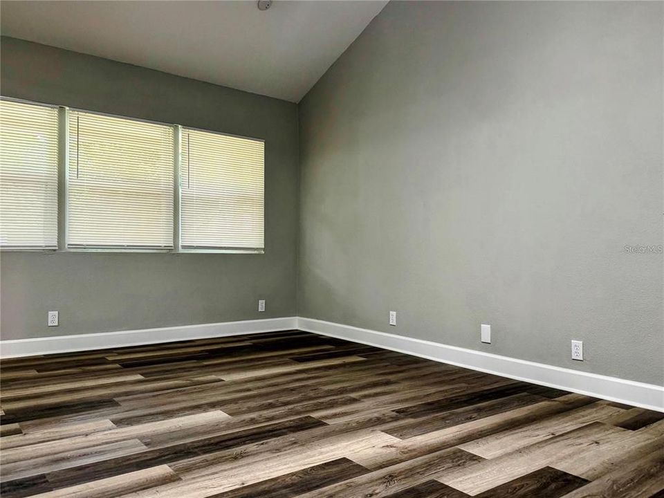For Rent: $1,700 (3 beds, 2 baths, 1305 Square Feet)